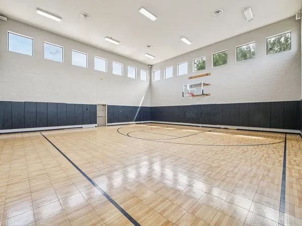 Oaks Riverchase Apartments