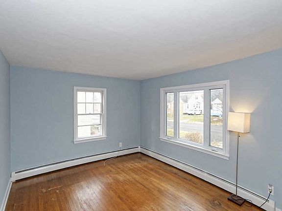 5th image of 14 N Elmhurst Ave