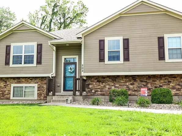202 NE Hannah Ct, Grain Valley, MO 64029