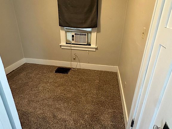 5th image of 1320 Rosella St