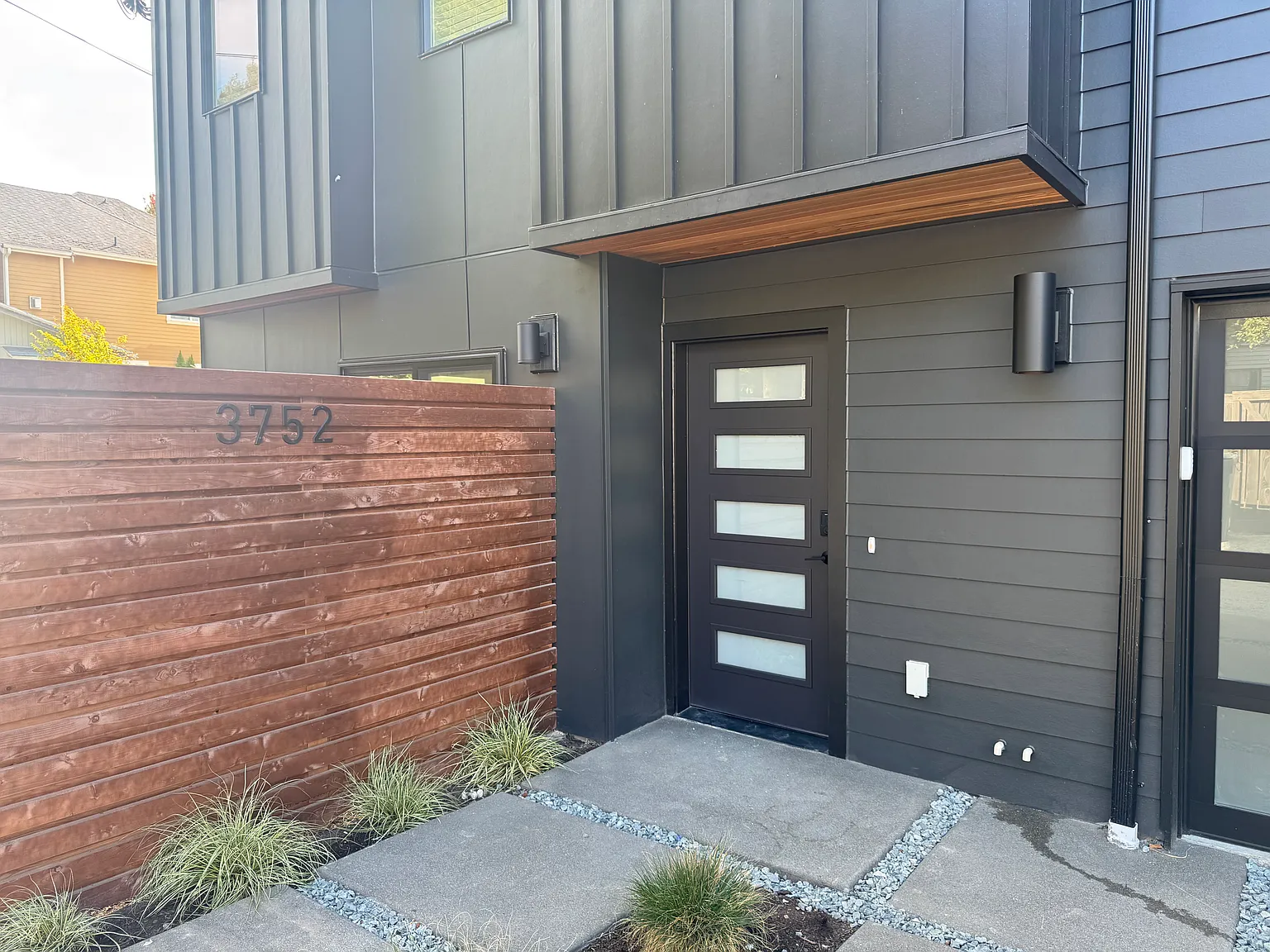 3 bed, 3.5 bath, 2200 sqft, $5,500 — Photo 3