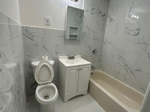 5th image of 849 E 221st St Floor 1