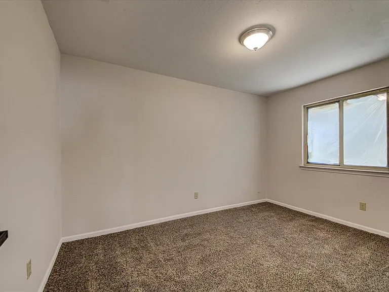 12208 Farnish Cv — Photo 11