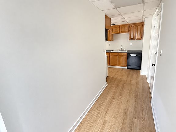 4th image of 16 Waltham St #16B