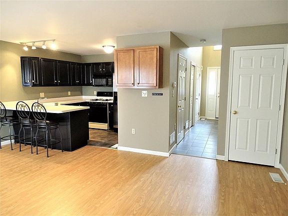 Foyer & Kitchen