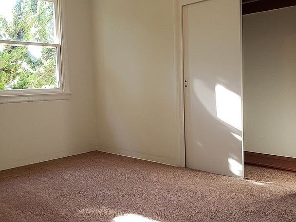 4th image of 276 Estrella St