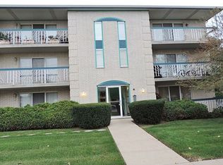 1263 Chalet Rd APT 207, Naperville, IL 60563
