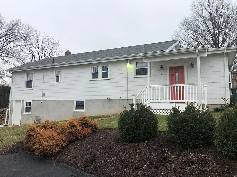 830 Oakview Dr — Photo 17