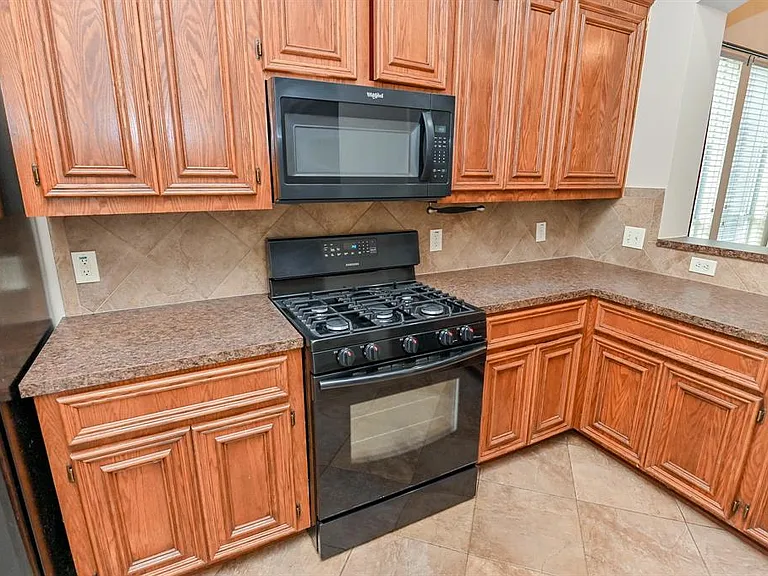 2106 Castle Gardens Ln — Photo 12