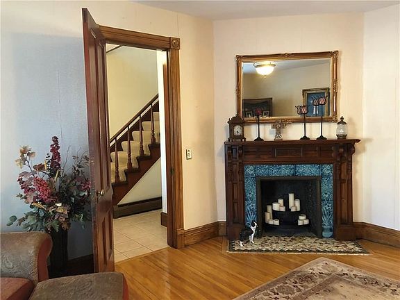 5th image of 115 Maple Ave