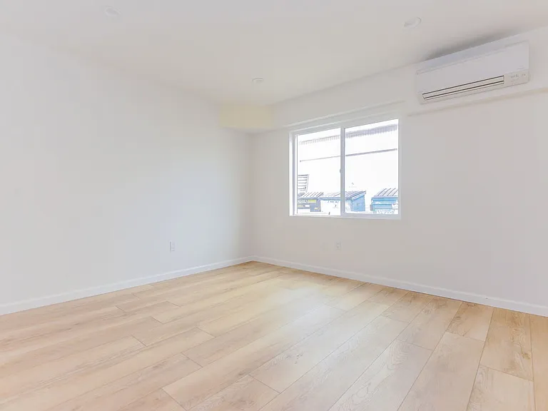 1855 Euclid Street Residences — Photo 14