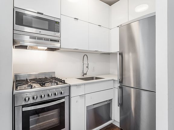 4th image of 117 E 7th St APT 5B