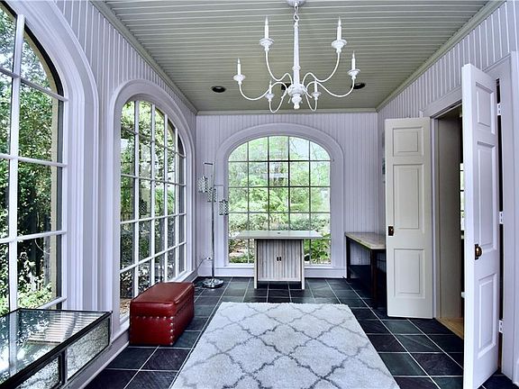 4th image of 2710 Georges Ln