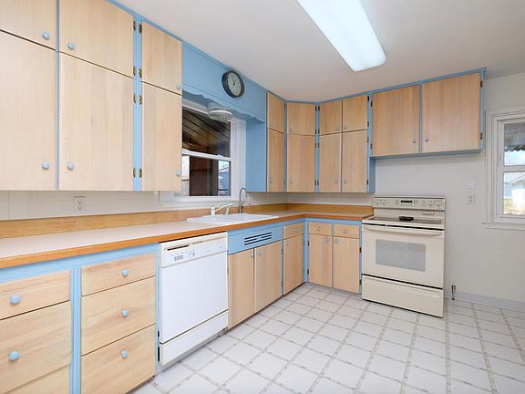4th image of 209 N 14th St