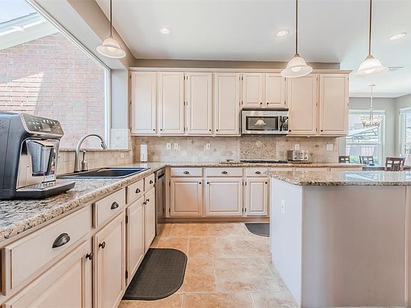 3rd image of 4013 Foxtail Ln