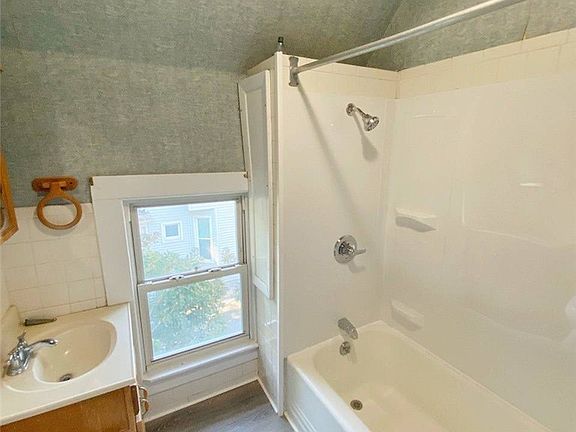 5th image of 73 W Gibson St