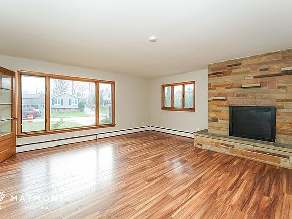 5th image of 150 E 272nd St
