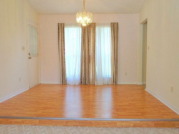 4th image of 6025 NW 108th Pl