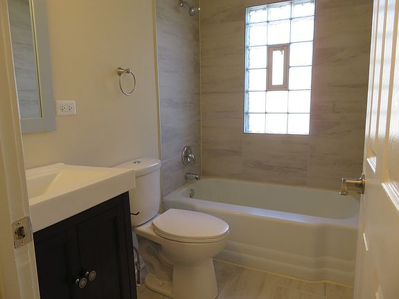 4th image of 378 Catalpa Ave