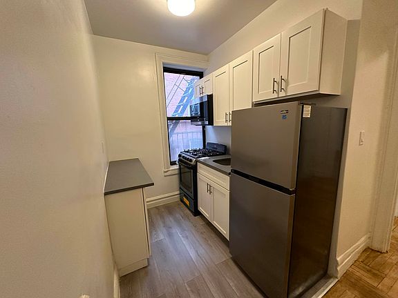 4th image of 860 W 181st St APT 47B