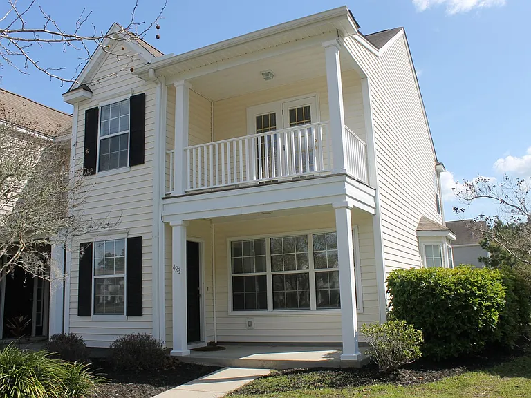 423 Lake Park Way — Photo 2