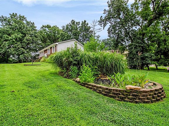 4th image of 15 Circle Dr