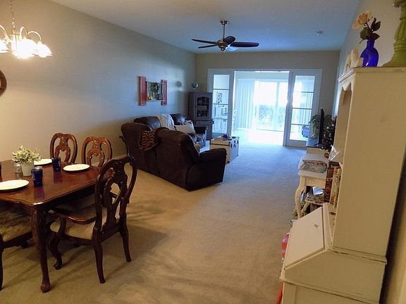 2nd image of 38 Harbour Isle Dr E Unit 106
