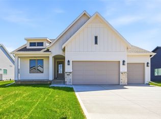 427 Walnut Dr, Huxley, IA 50124