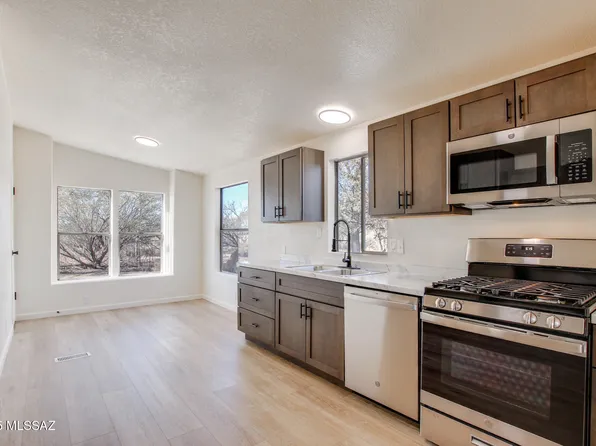 8777 E Ellsworth Ln, Hereford, AZ 85615