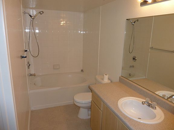 Master Bath, tile, tub/shower, storage.