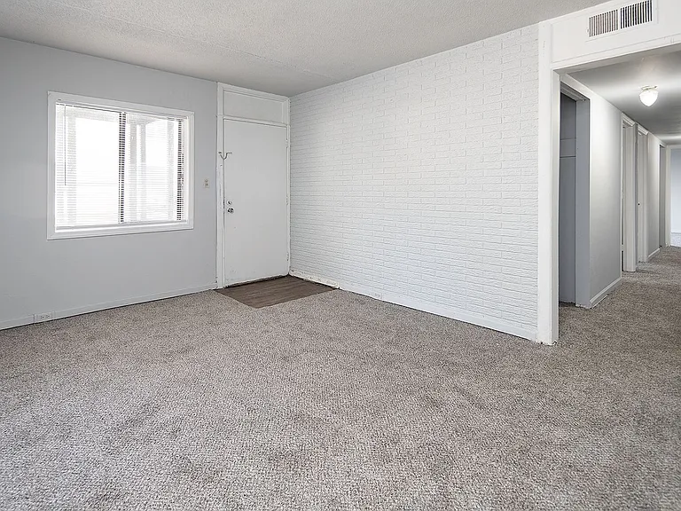 Lynnwood Garden Apartments — Photo 49