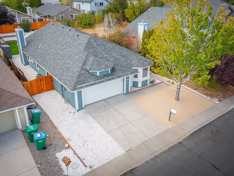 1059 Chesterfield Ct — Photo 40