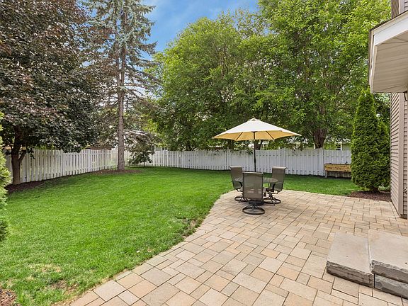 4th image of 10028 Park Cir