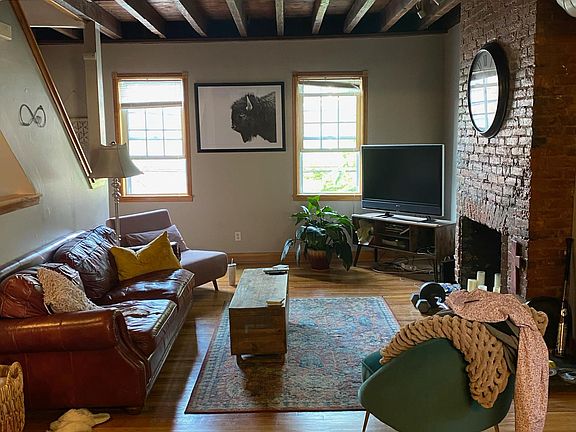 2nd image of 326 Catharine St #23