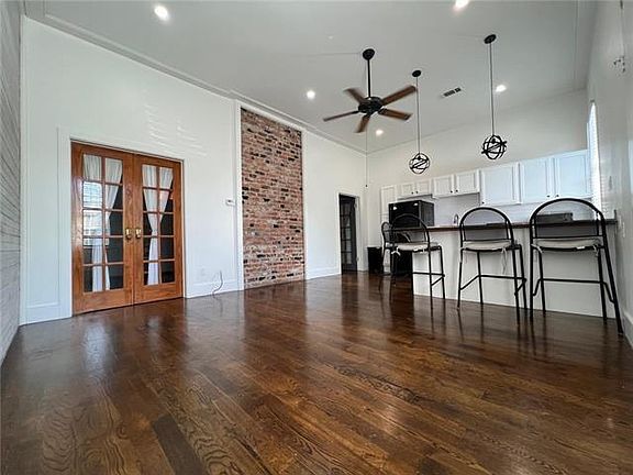 2nd image of 1033 Austerlitz St