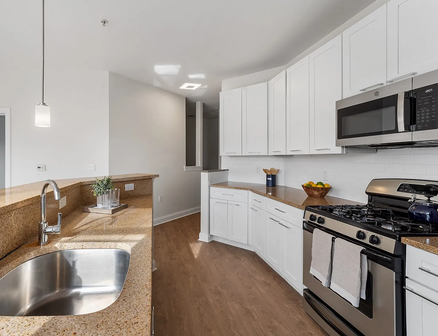 Park Square Apartments — Photo 4