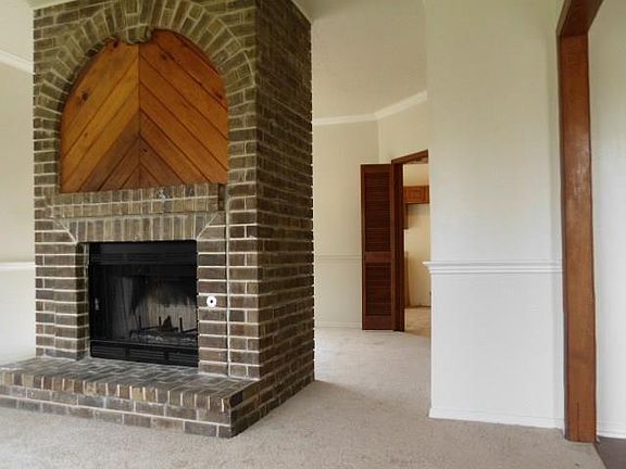 4th image of 1905 Bayou Oaks Dr