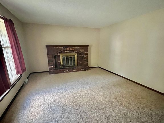 2nd image of 1609 Dakota St