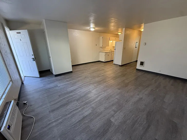220 N Ivy St — Photo 8