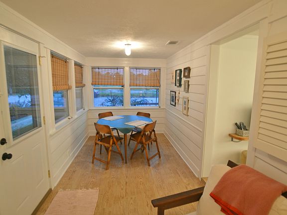 4th image of 801 Waverly Ave