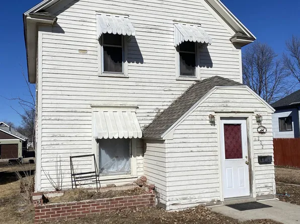 202 W 2nd Ave, Flandreau, SD 57028