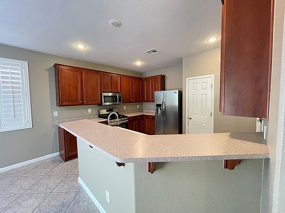 5th image of 583 Siciliano St