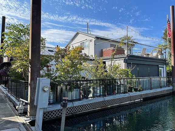 2nd image of 2630 N Hayden Island Dr #51