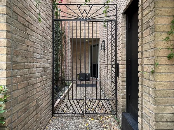 10 S Briar Hollow Ln Unit 55, Houston, TX 77027