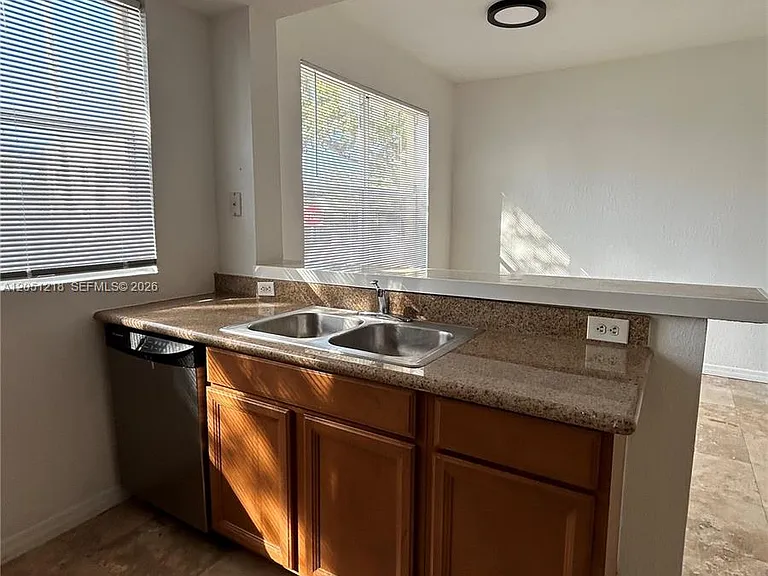 953 SW 10th St #3 — Photo 9