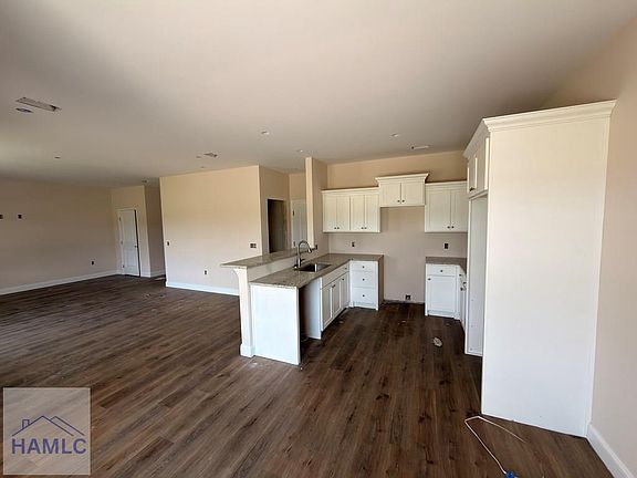 3rd image of 302 Freshwater Ln