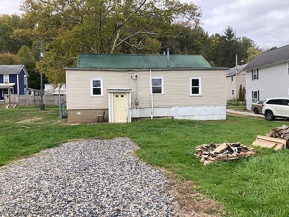 4th image of 281 McConnell St