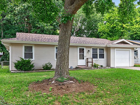 3rd image of 201 S Meadowview Avenue