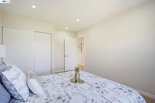 937 Neil Way Photo 1