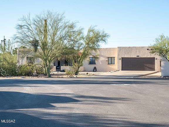 2nd image of 916 W San Martin Dr